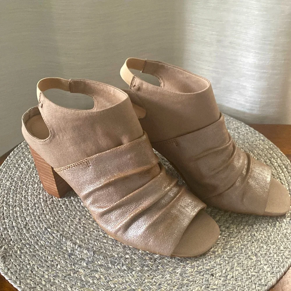 KELSI DAGGER, Brooklyn. tan sandals, size 6 1/2 - Picture 1 of 5